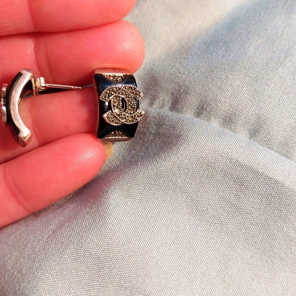 Channel real stealing silver earings.added more pictures.ALL MOST TIME 2 GO - Picture 1 of 8